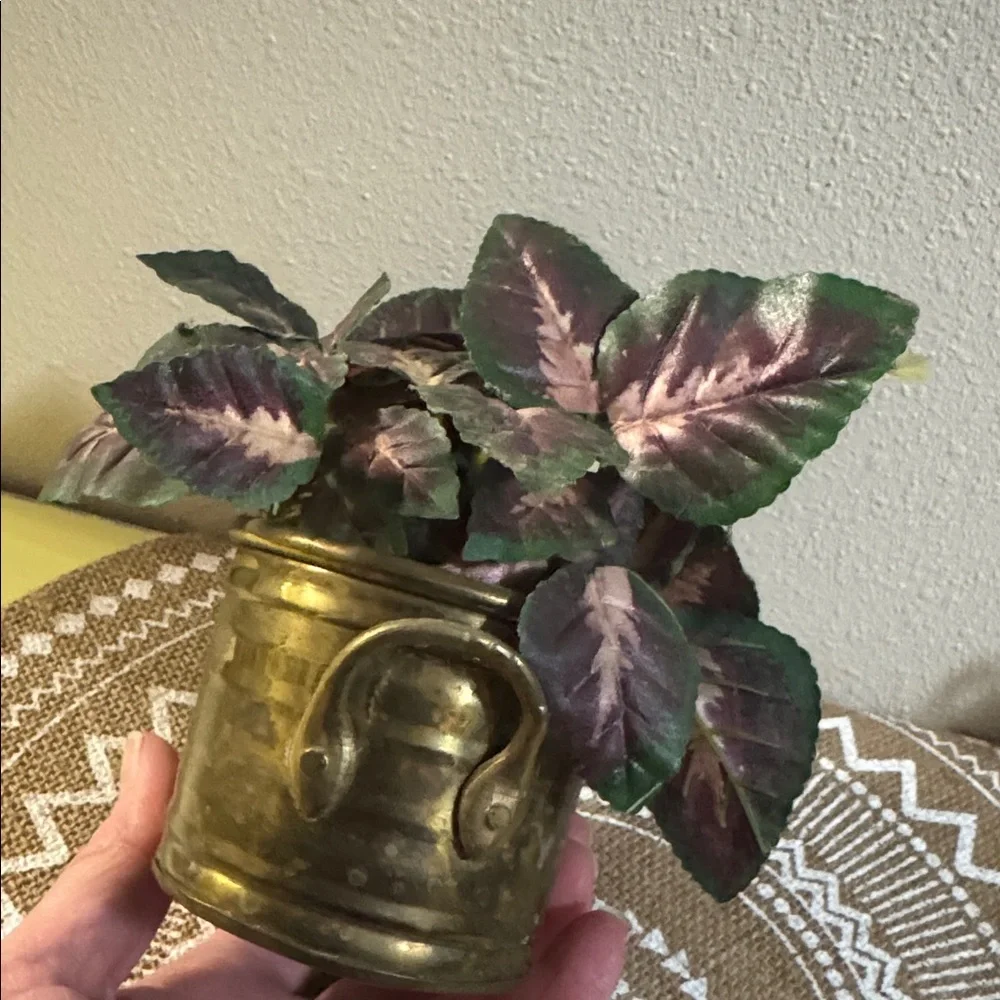 VTG Brass (India) planter with foliage & Brass vase (Italy) broken handle set